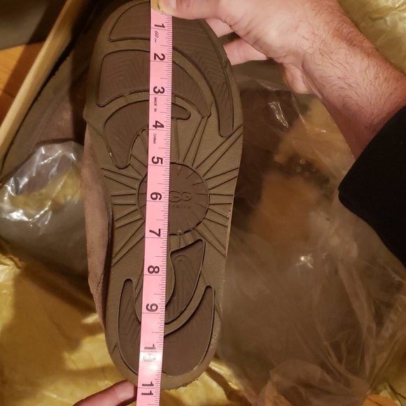 UGG Plumdale Charm Boots - like new - Picture 8 of 8